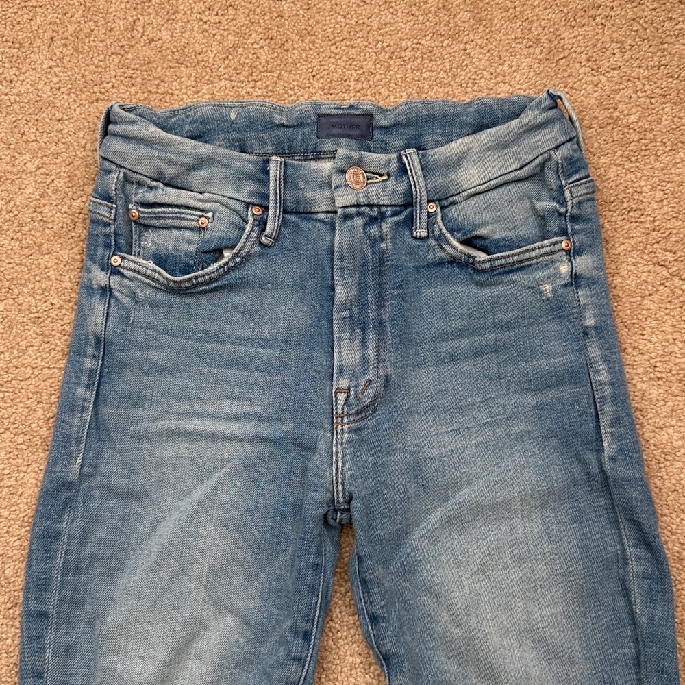 MOTHER The High Waisted Looker Distressed in Dropping Out Wash Jeans Size 26 - Picture 4 of 12
